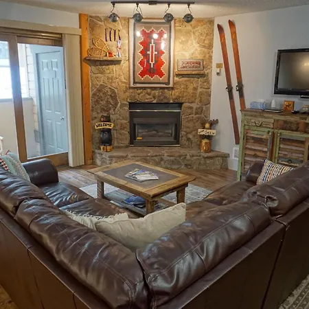 Heated Pool, 2 Hot Tubs, Virtually Ski In Ski Out, Close To Ski School